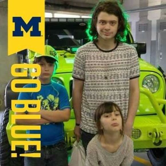 Meet your Posher, Dangelo - Picture 1 of 1